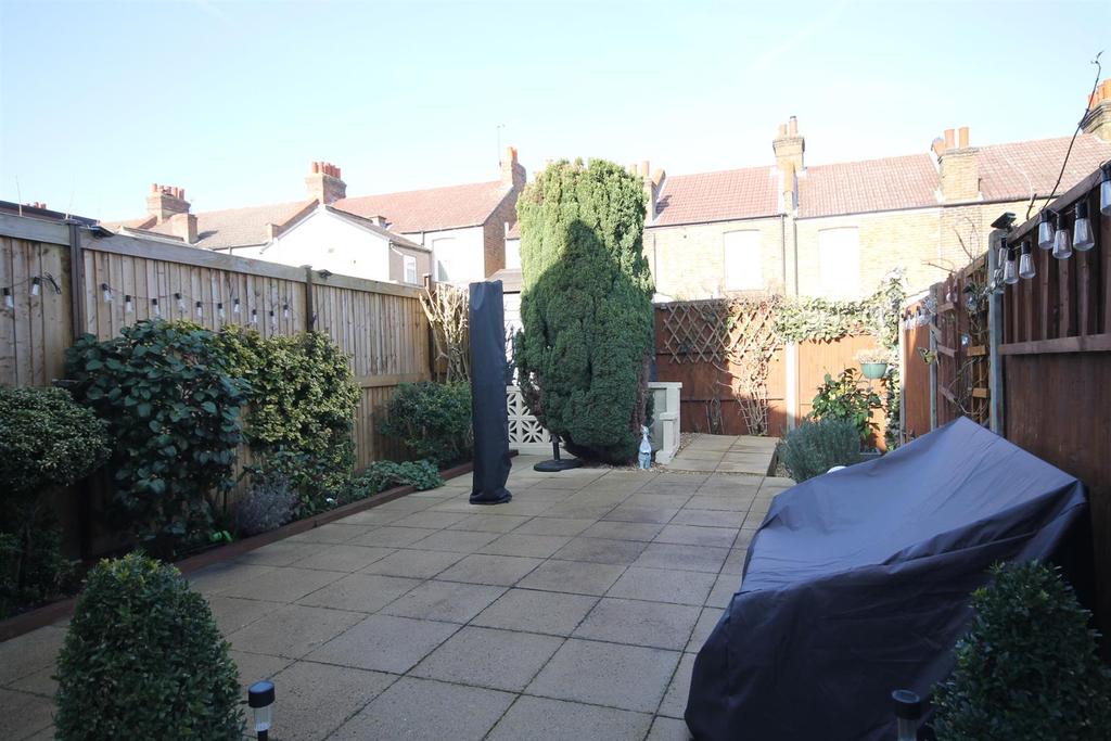 St James Road, Carshalton 2 bed cottage £450,000