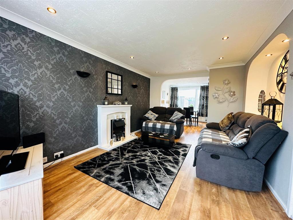 Fox Lane, Thorpe Willoughby, Selby 4 bed detached house for sale £270,000