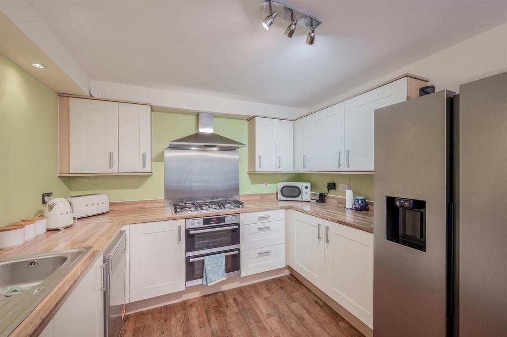 John Corbett Drive, Stourbridge, DY8 4BW 4 bed detached house £400,000