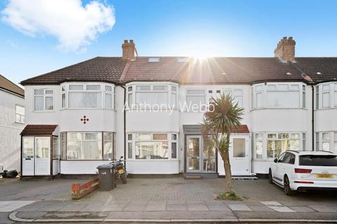 39 Pembroke Road, London, N13 5NR