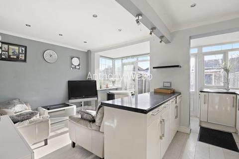 39 Pembroke Road, London, N13 5NR