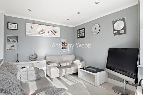 39 Pembroke Road, London, N13 5NR