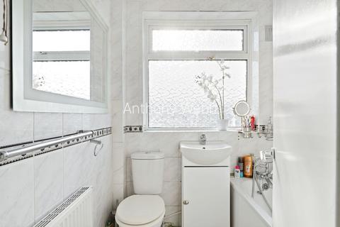 39 Pembroke Road, London, N13 5NR