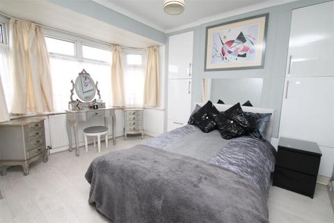 39 Pembroke Road, London, N13 5NR