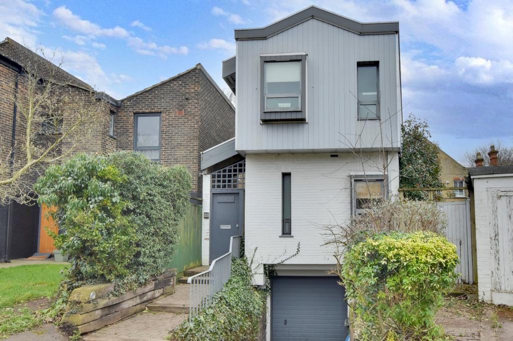 Langton Way, Blackheath, London, SE3 2 bed detached house for sale £