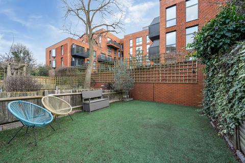 3 bedroom apartment for sale, Lymington Road, West Hampstead, London, NW6