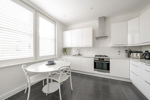 3 bedroom apartment for sale, Lymington Road, West Hampstead, London, NW6