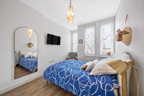 3 bedroom apartment for sale, Lymington Road, West Hampstead, London, NW6