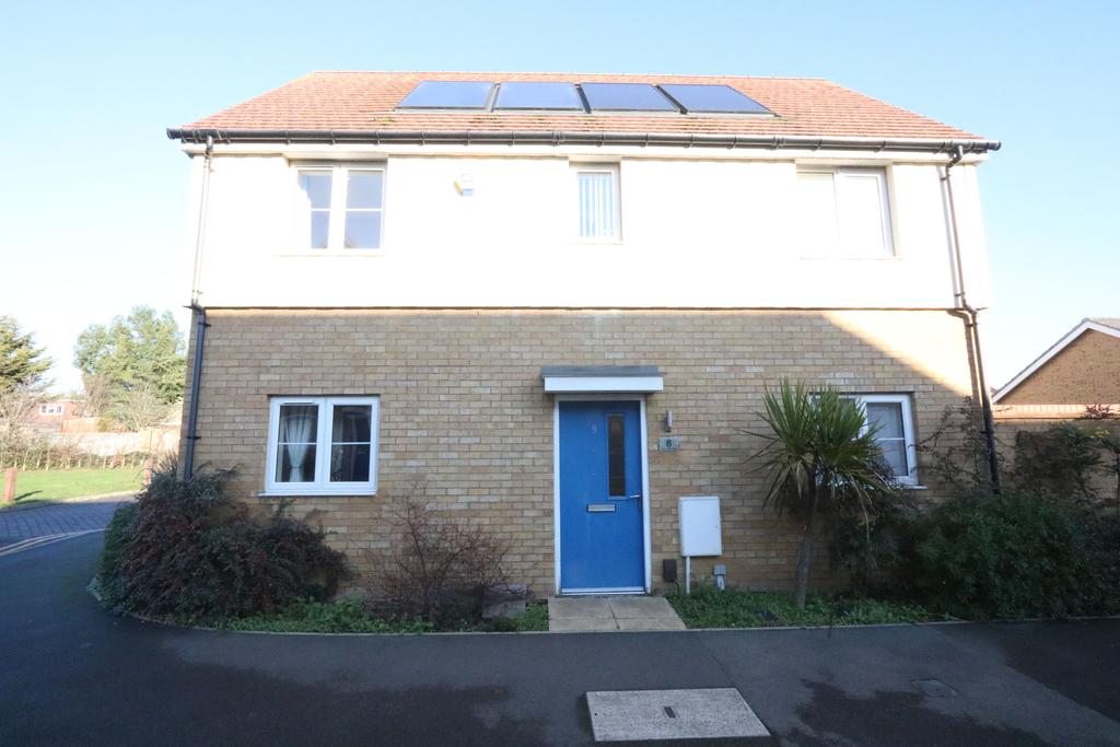 8 Woodside Close, Woodside, Grays, 3 bed detached house £1,600 pcm (£