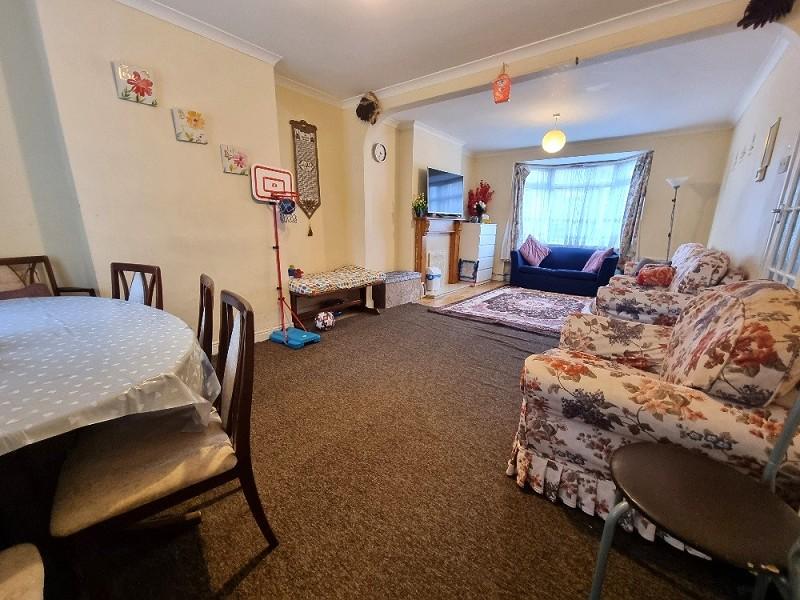 Road, Wellingborough, Northamptonshire. NN8 1JT 3 bed terraced