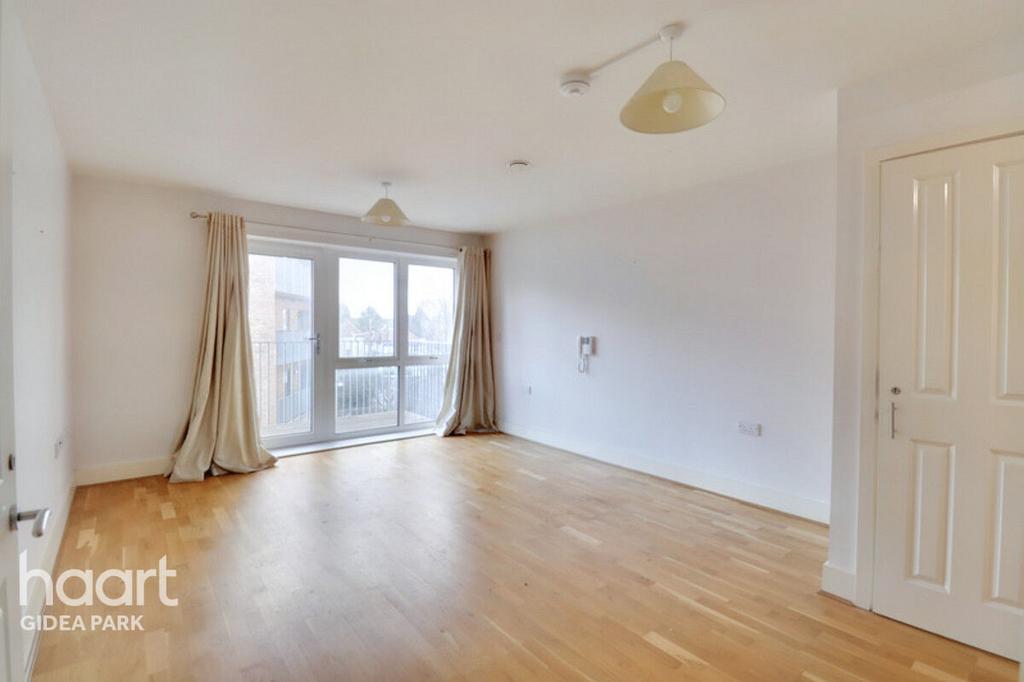 Dreywood Court, Squirrels Heath Lane, Romford 1 bed apartment for sale