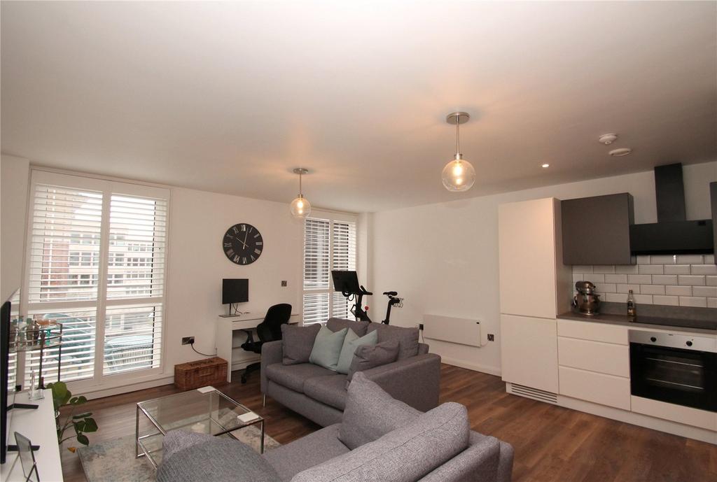Farnborough Road, Farnborough, Hampshire, GU14 1 bed apartment £225,000