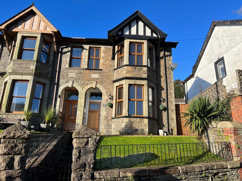 Ferndale Road Tylorstown Ferndale 3 bed detached house £220,000