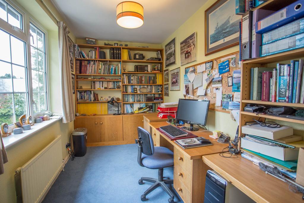 Study/fifth Bedroom