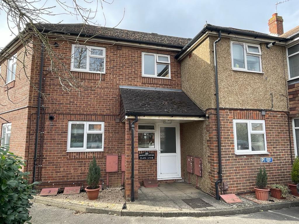 Close, Leatherhead Studio £900 pcm (£208 pw)