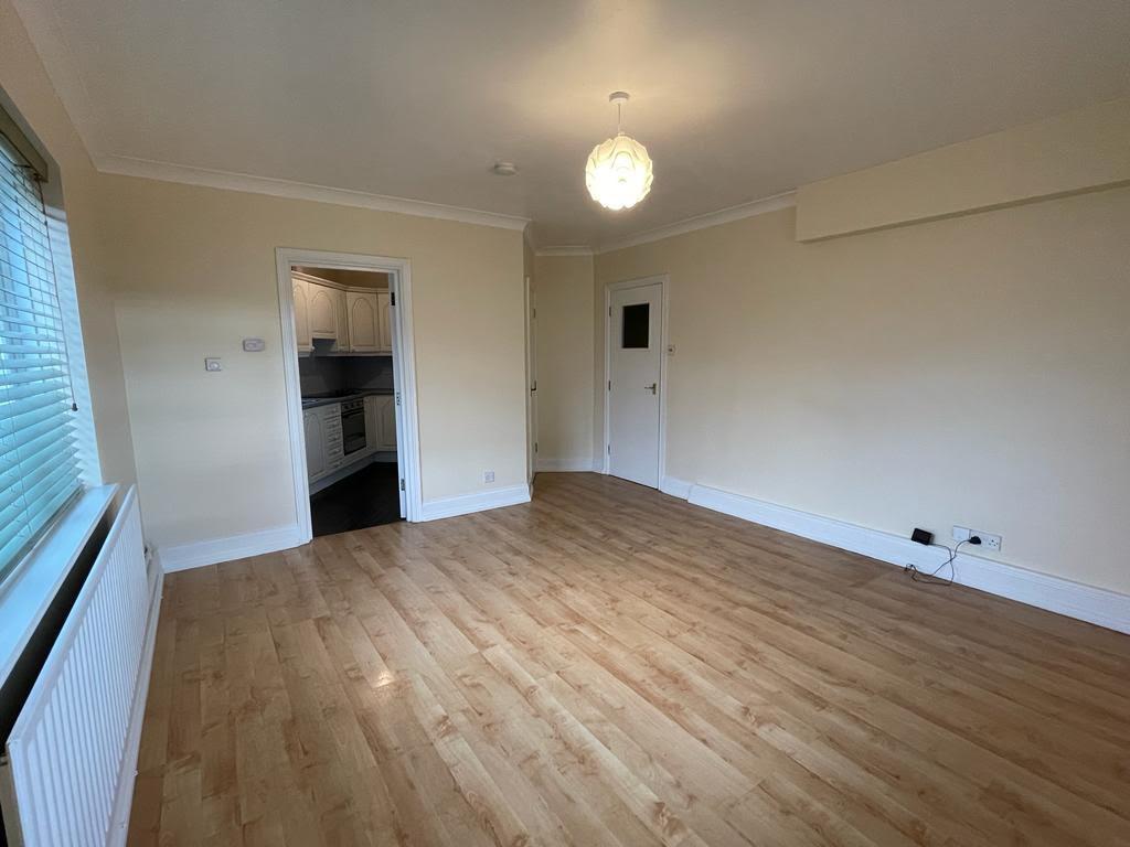 Close, Leatherhead Studio £900 pcm (£208 pw)