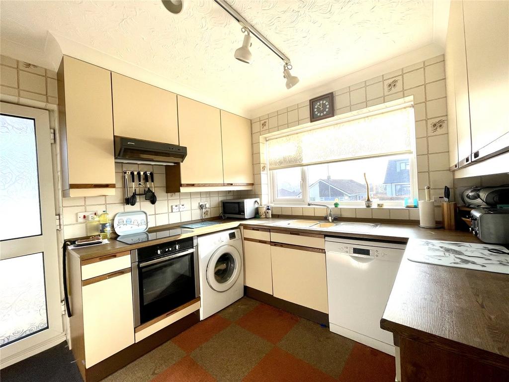 Fullerton Road, Lymington, Hampshire, SO41 3 bed bungalow £525,000