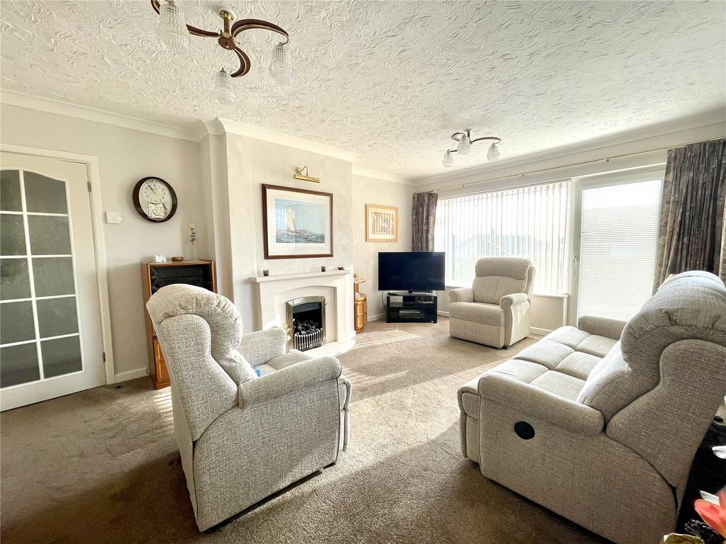 Fullerton Road, Lymington, Hampshire, SO41 3 bed bungalow £525,000
