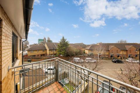 83 Walnut Road, London, E10 5TR