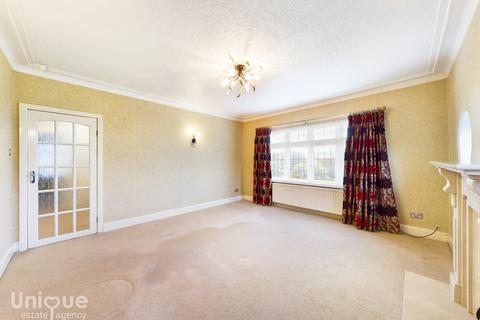 3 bedroom bungalow for sale - Fleetwood Road South,  Thornton-Cleveleys, FY5