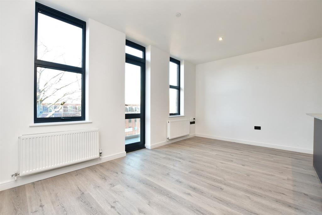 Lounge/Dining Area