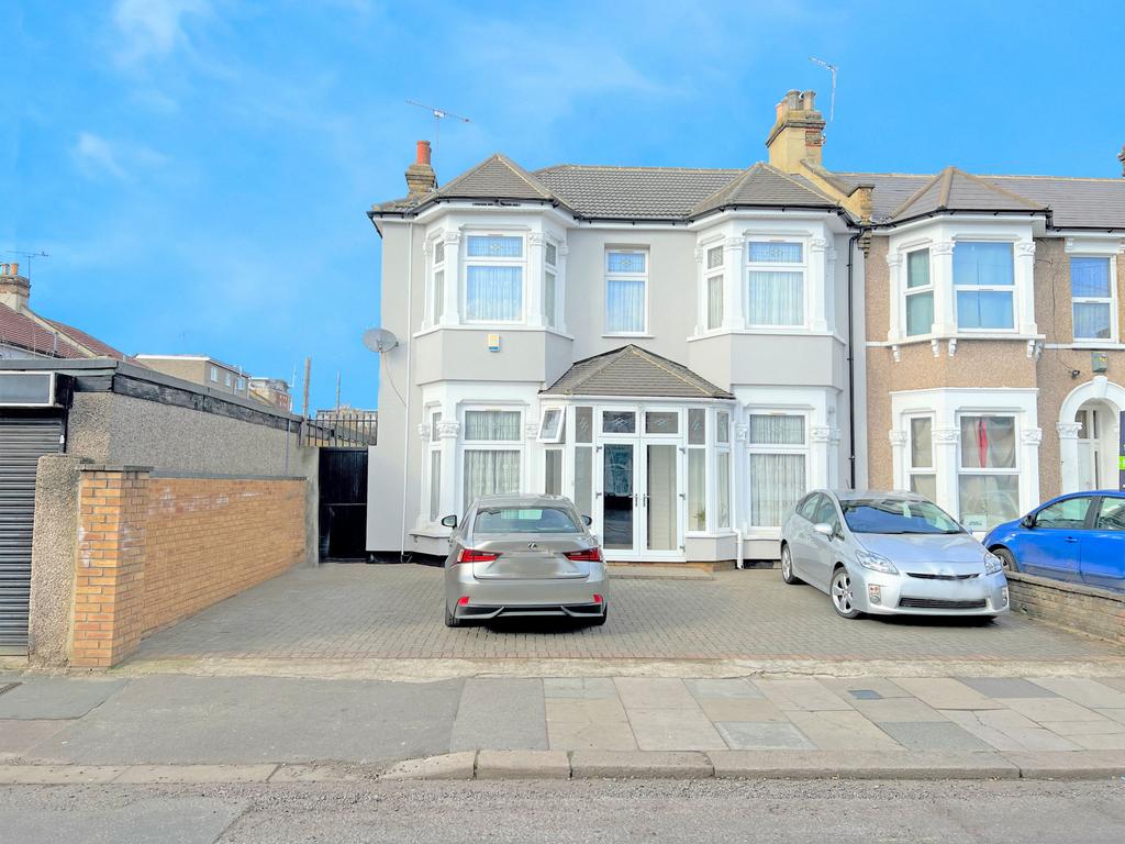 Albert Road, Ilford, Essex, IG1 5 bed end of terrace house for sale £