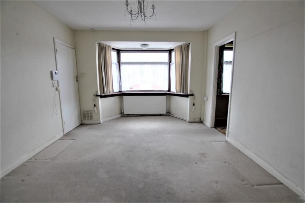 Frederick Crescent, London, EN3 2 bed £260,000