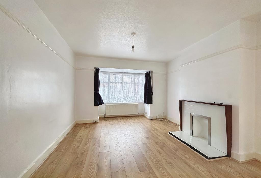 Wilmar Close, Uxbridge 3 bed semidetached house £1,600 pcm (£369 pw)