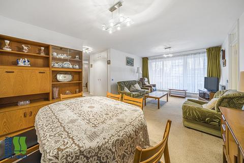 2 bedroom flat for sale, London House, Canons Corner, Edgware, Greater London. HA8 8AX