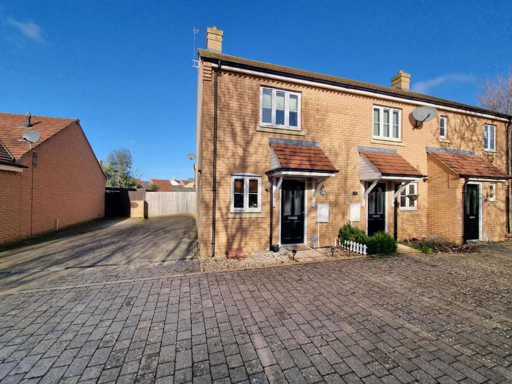 Weston Hall Lane, Daventry... 2 bed end of terrace house £230,000