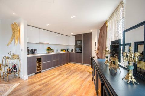 3 bedroom flat for sale, Dickens Yard, Ealing, London, W5