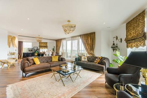 3 bedroom flat for sale, Dickens Yard, Ealing, London, W5