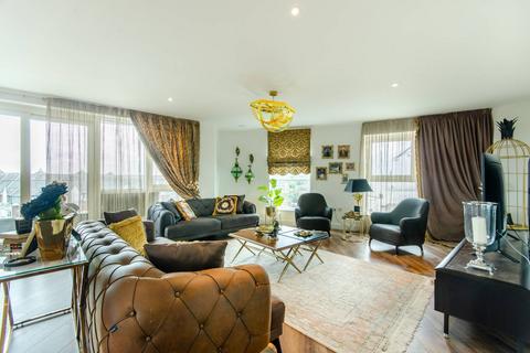 3 bedroom flat for sale, Dickens Yard, Ealing, London, W5