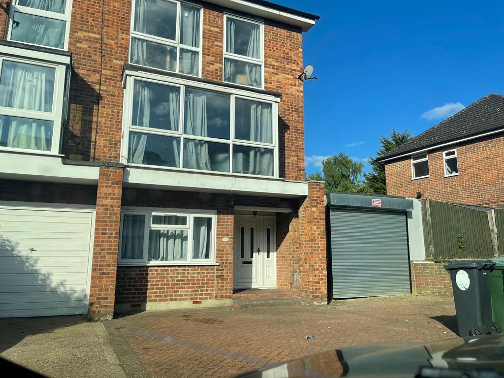 St. Egbert's Way, London 6 bed end of terrace house to rent £3,500