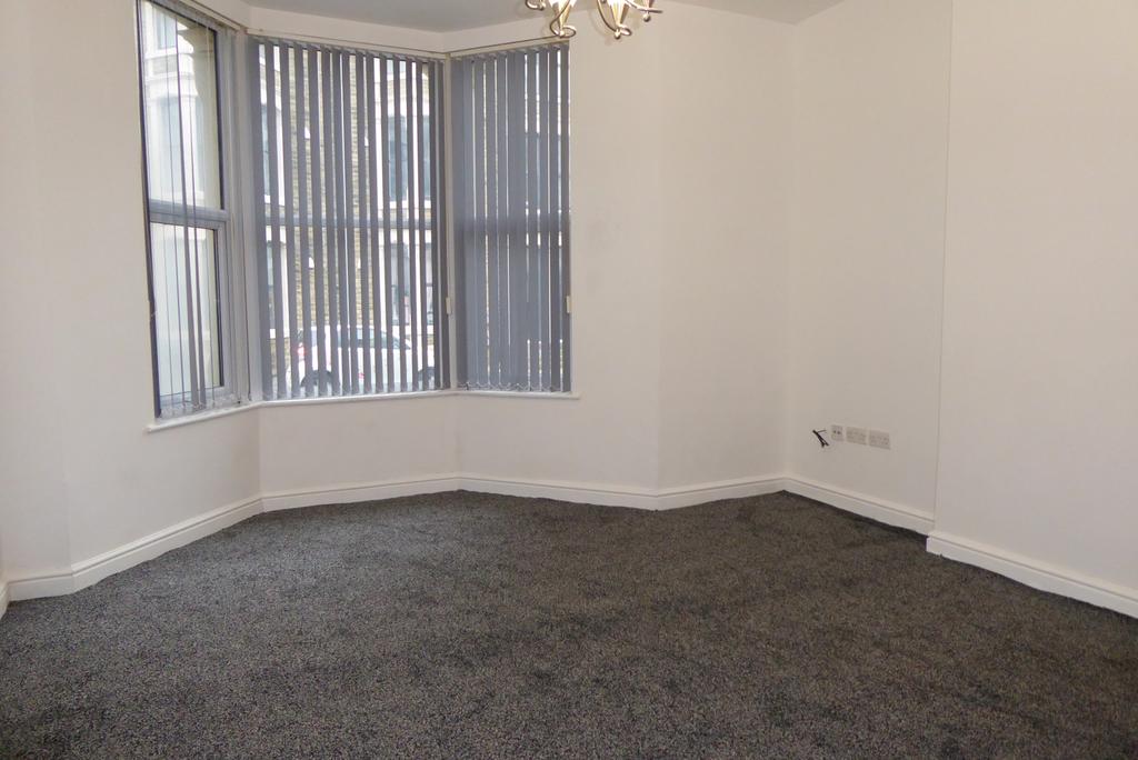 Regent Road, Morecambe, LA3 2 bed flat £525 pcm (£121 pw)