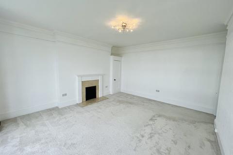 3 bedroom flat to rent, Chatsworth Gardens , Eastbourne  BN20