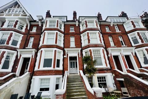 3 bedroom flat to rent, Chatsworth Gardens , Eastbourne  BN20