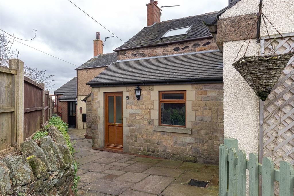 Ridgefields, Biddulph Moor, Stoke On... 2 bed cottage £650 pcm (£150 pw)