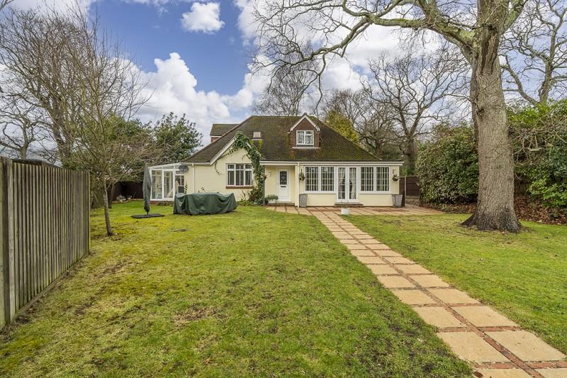 Strawberry Hill, Locks Heath, Southampton, Hampshire. SO31 7ES 4 bed detached house for sale £