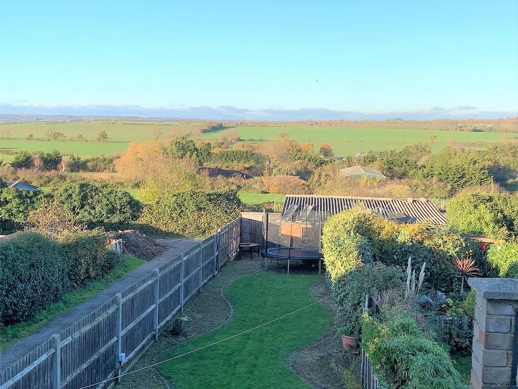 Hillcrest Road, HorndonontheHill... 3 bed end of terrace house £