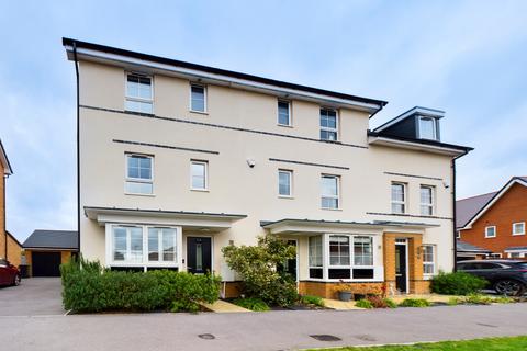 5 bedroom terraced house to rent, John Liddell Way, Chapel Gate, Basingstoke, RG21
