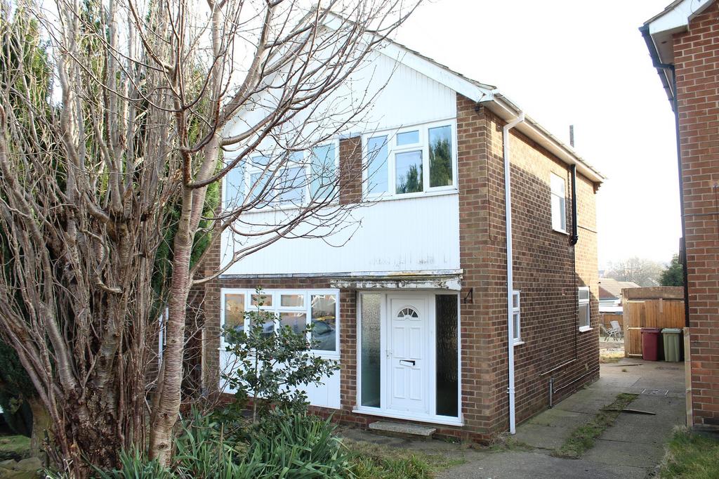 Coronation Drive, South Normanton, Derbyshire. DE55 2JF 3 bed detached house for sale £222,000