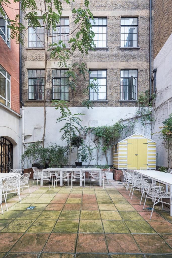 Outside area on ground floor