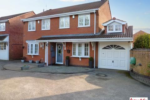 4 bedroom semi-detached house for sale - Burnet Close, Hamilton