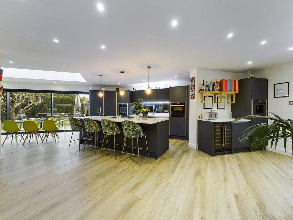 Brookfield Road, Churchdown, Gloucester, Gloucestershire, GL3 4 bed