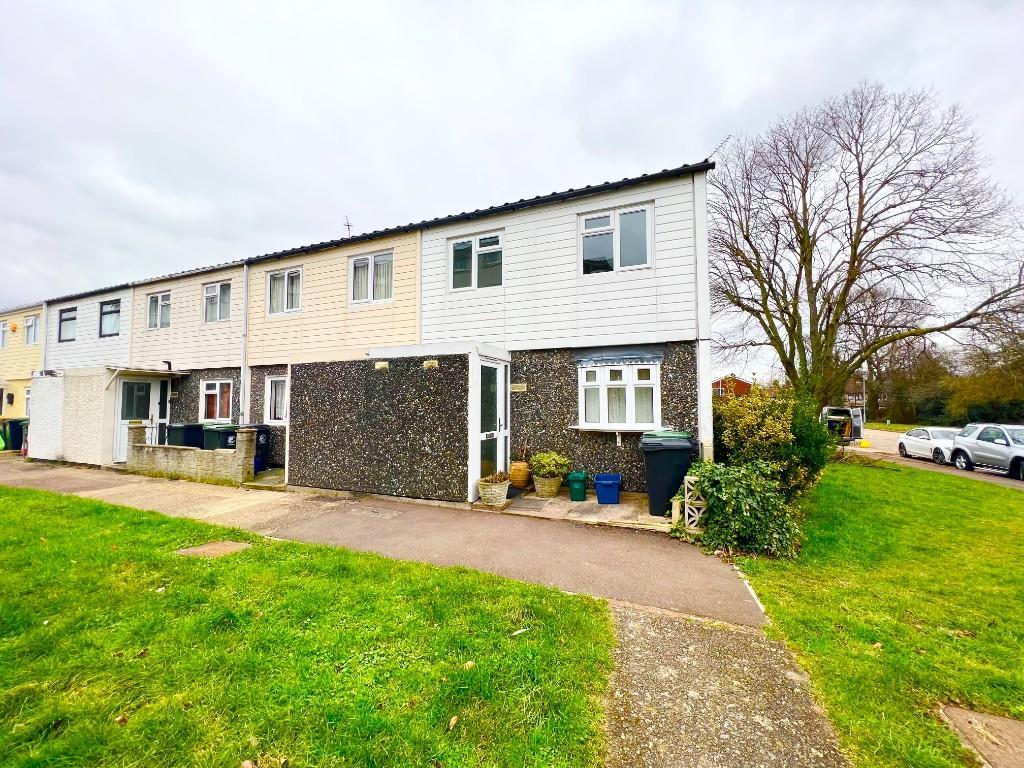 Copperfield, Chigwell IG7 2 bed end of terrace house £1,600 pcm (£369 pw)