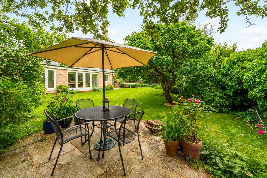 Rear Patio/Garden