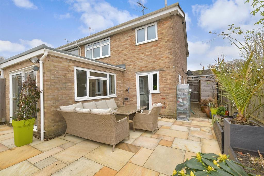 Clare Gardens, Petersfield, Hampshire 3 bed end of terrace house £425,000