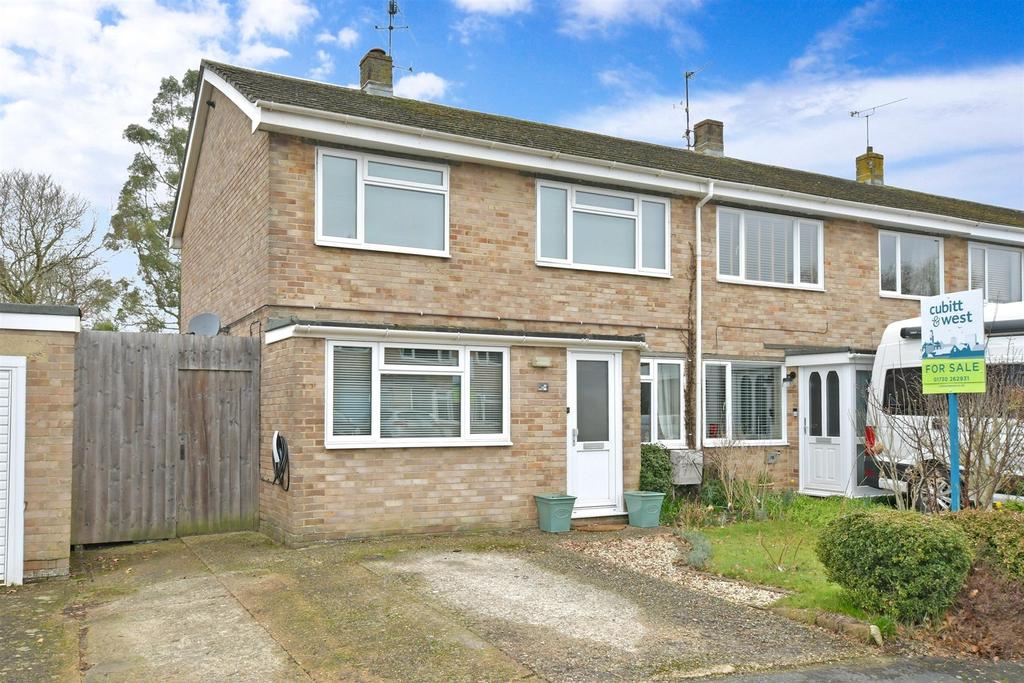 Clare Gardens, Petersfield, Hampshire 3 bed end of terrace house £425,000