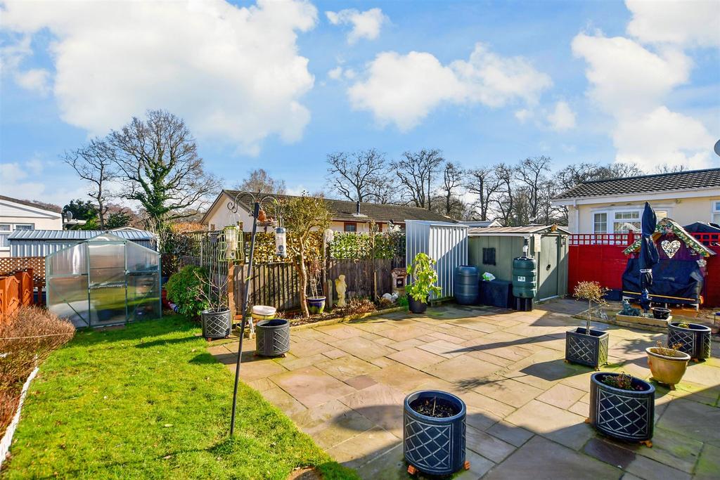 Whitehill Park Bordon, Whitehill, Bordon, Hampshire 3 bed park home for